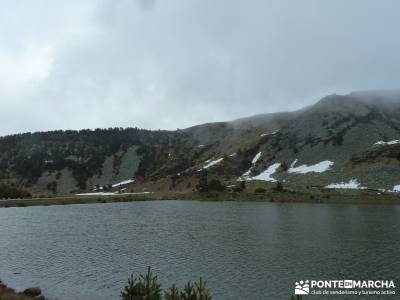 Lagunas de Neila;senderismo montaña burgos;rutas de montaña;nieve en la sierra de madrid